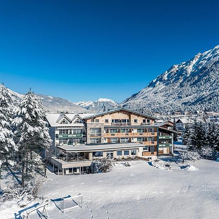 Hotel Föhrenhof Stanzach Exterior foto