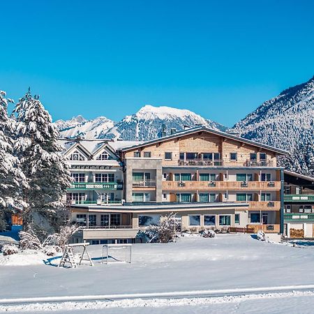 Hotel Föhrenhof Stanzach Exterior foto