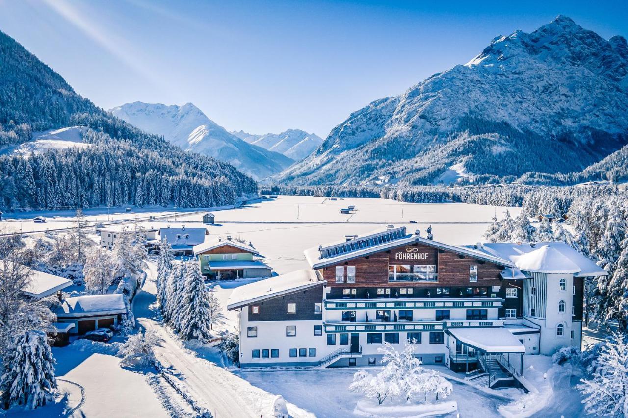 Hotel Föhrenhof Stanzach Exterior foto