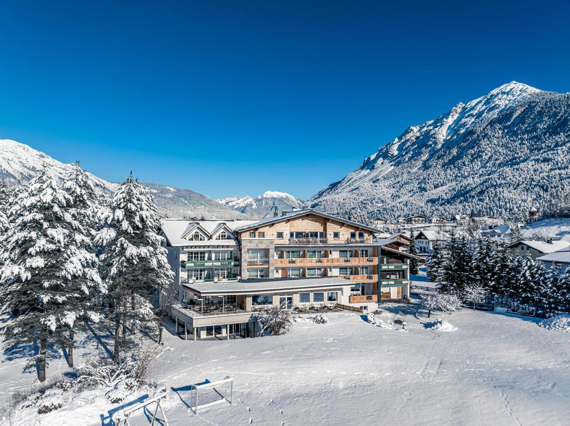 Hotel Föhrenhof Stanzach Exterior foto